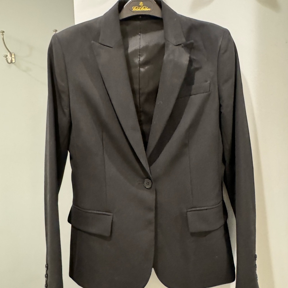 Theory women’s jacket
Black size 4